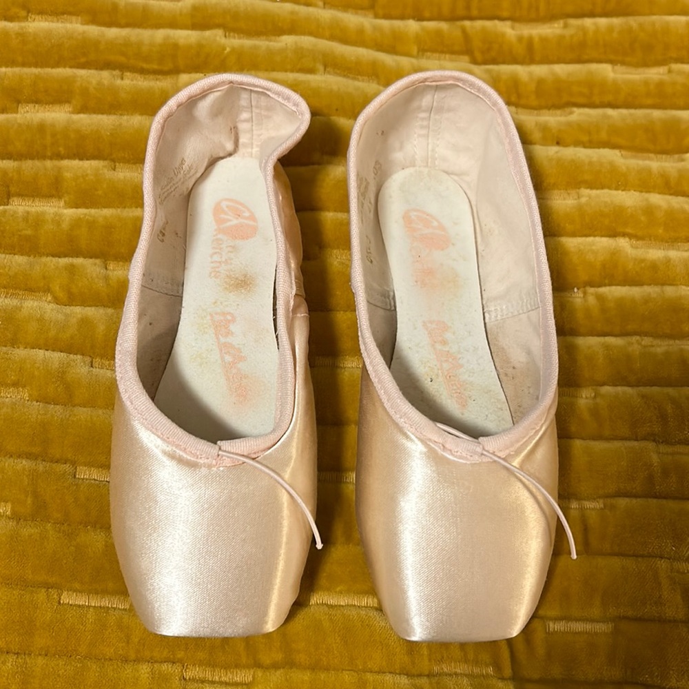 So Danca Pas D’Action pointe shoes